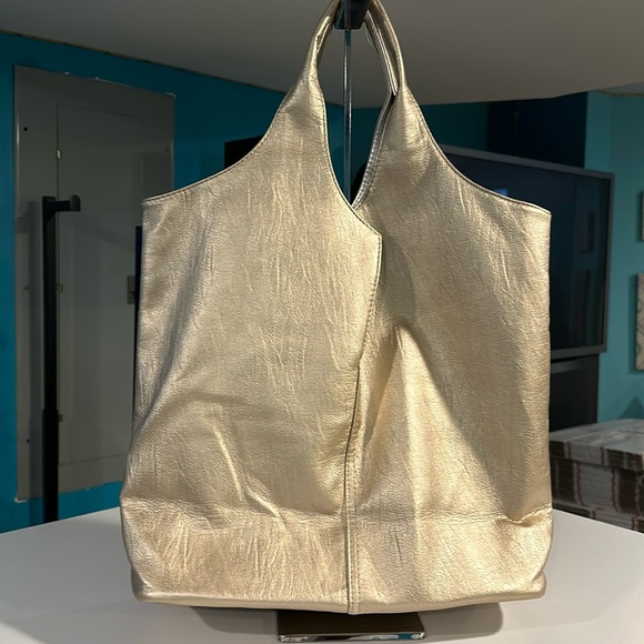 Reversible handbag with gold on one side and silver on the other - Picture 1 of 14